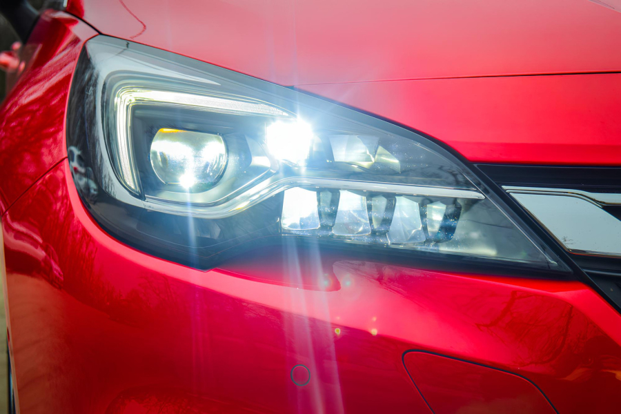 Da li su jaka LED svetla zaista opasna? Stručnjaci otkrivaju šta je najveći problem