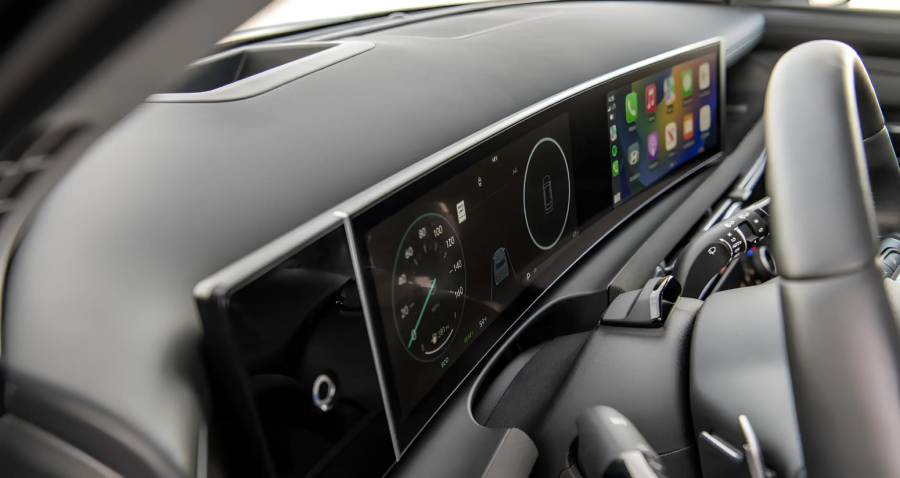 U rikverc: Vozači žele manje ekrana, a više dugmića u automobilu