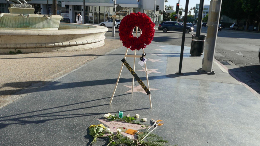 Sahranjen Kvinsi Džons