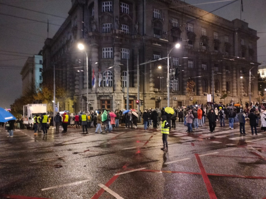 Đilasova profesorka koja je naterala decu da izađu na proteste opozicije, danas predvodi protest FOTO