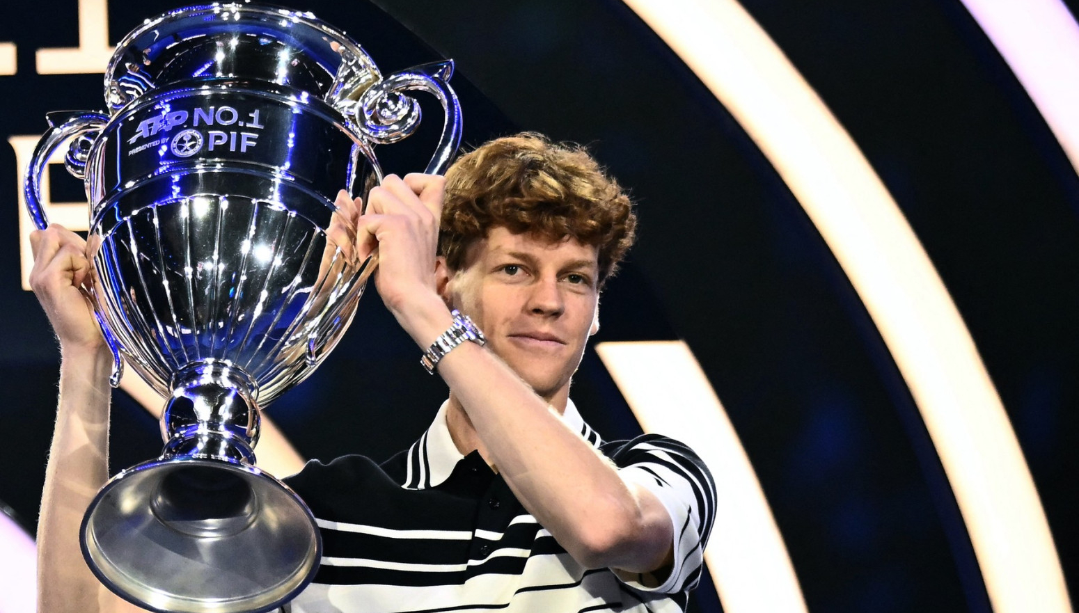 Sineru dodeljen pehar za najboljeg u sezoni VIDEO