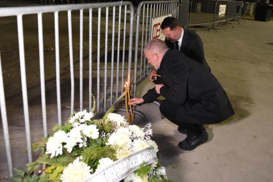 FSS odao počast nastradalima u Novom Sadu FOTO