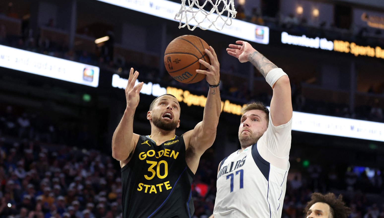 Kari "školovao" Dončića – katastrofalan debi Embida VIDEO