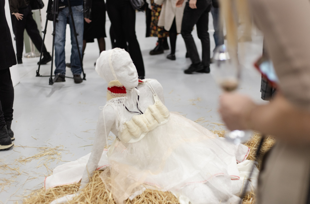 Snaga žene kroz modu, fotografiju i skulpturu: Baka Ružica dala posebnu inspiraciju dizajnerki Ladi Žikić FOTO