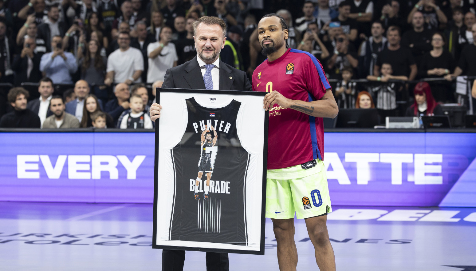 Ovacije i poklon za Pantera FOTO/VIDEO