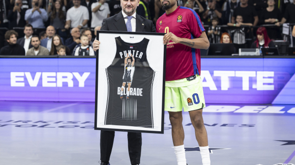 Ovacije i poklon za Pantera FOTO/VIDEO