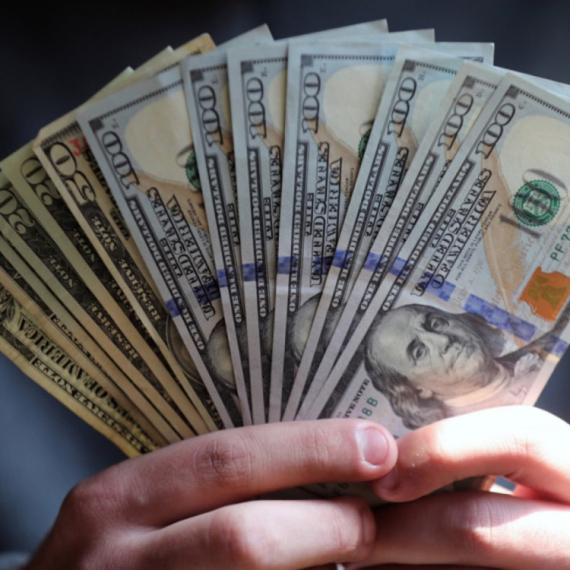 Građanima po 2.000 dolara: "To vam je od carina"