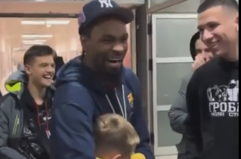 "Naravno da te se sećam" – Klinac oduševio Pantera, grobari klicali "Kevin kapiten" VIDEO