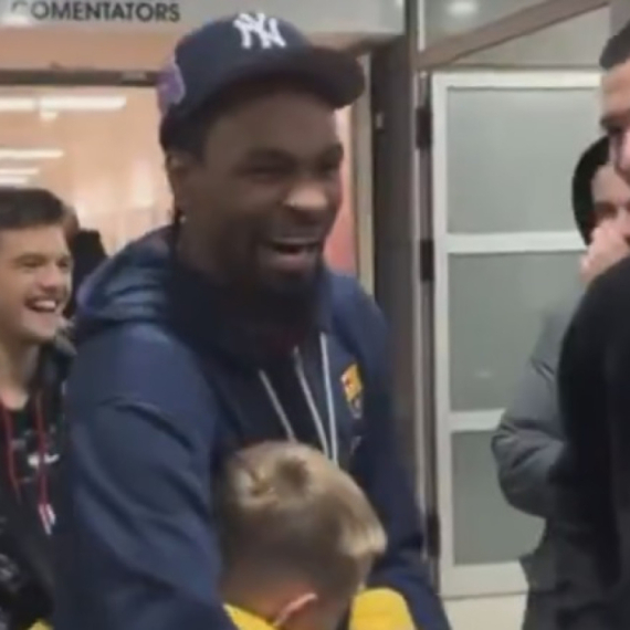 "Naravno da te se sećam" – Klinac oduševio Pantera, grobari klicali "Kevin kapiten" VIDEO