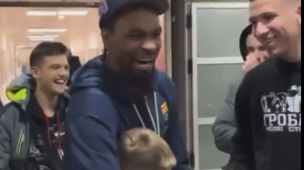 "Naravno da te se sećam" – Klinac oduševio Pantera, grobari klicali "Kevin kapiten" VIDEO