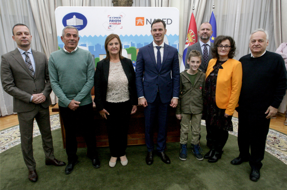 Mali: Aplikaciju nagradne igre Uzmi račun i pobedi koristi više od 640.000 građana FOTO