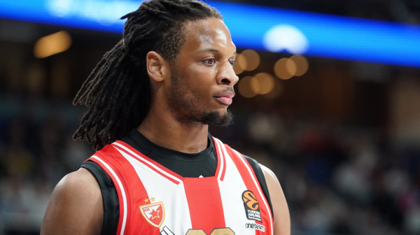 Bivši centar Zvezde blizu dresa Armanija