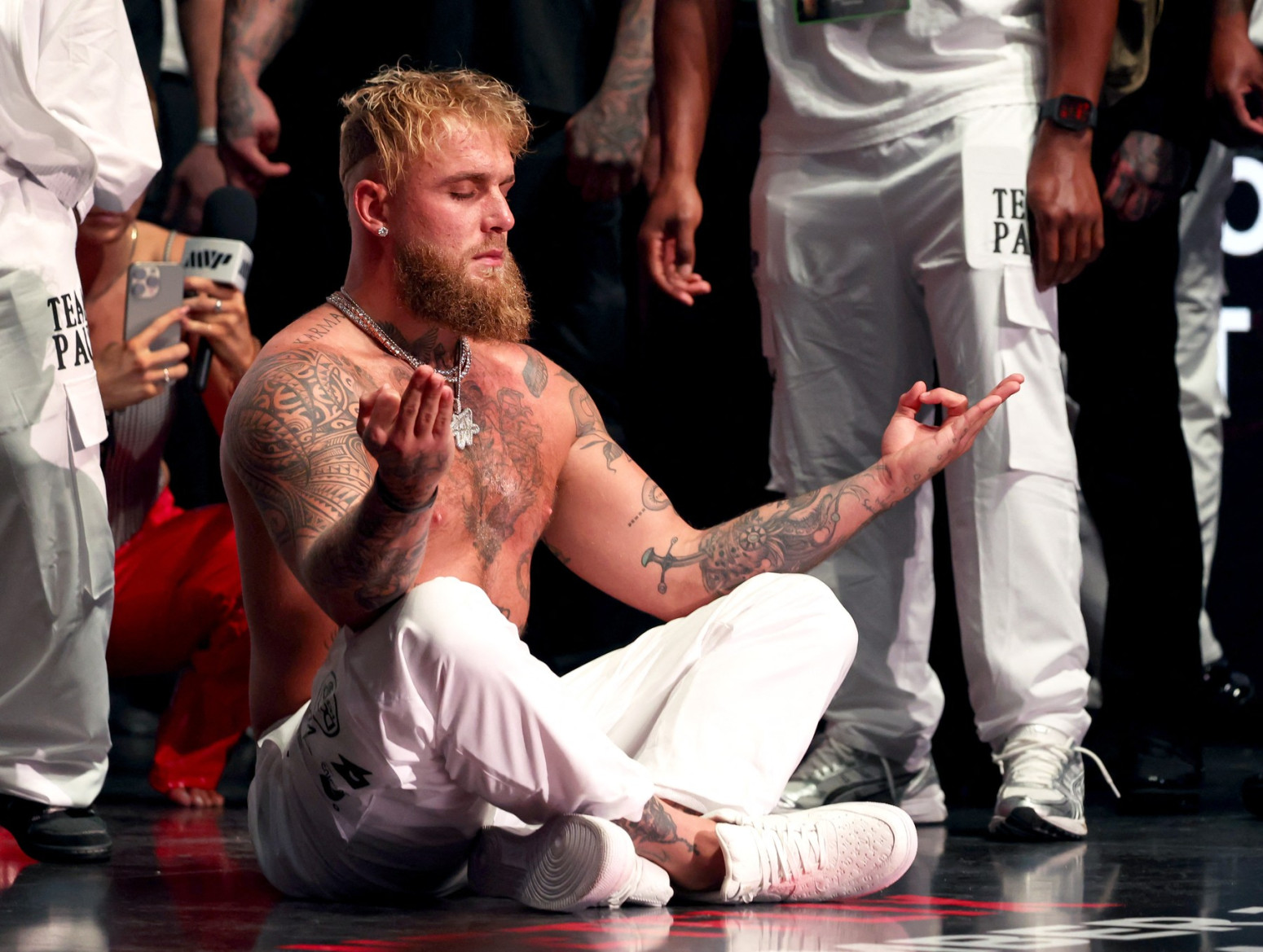 Tajson mora da umre: Šampion ošamario jutjubera na vaganju VIDEO