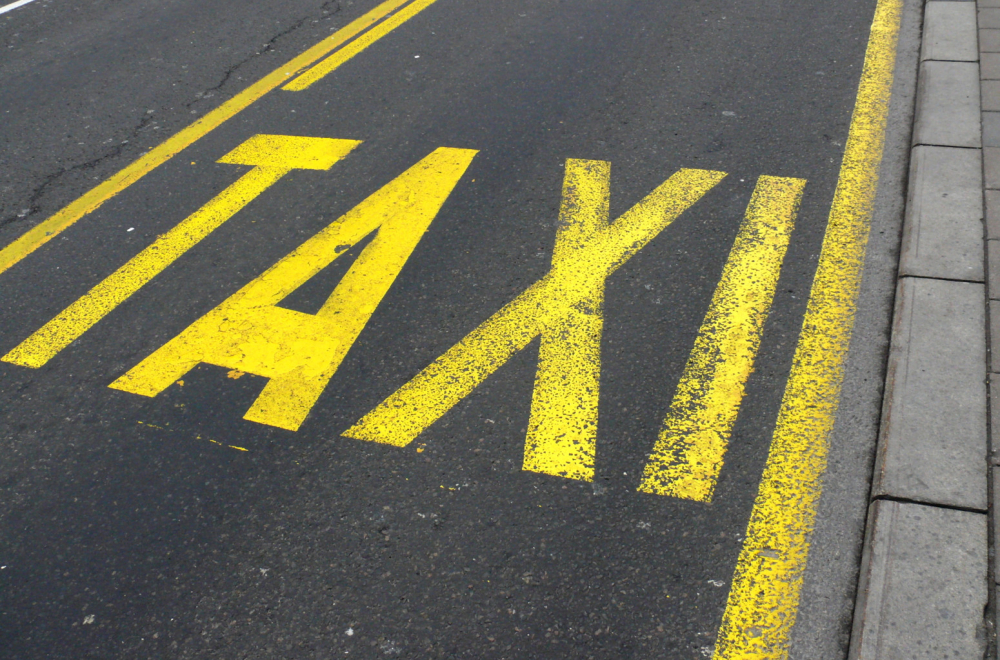 Jedinstveni taksi u svetu: Ovo samo u Srbiji ima; Muškarcima zabranjen ulazak