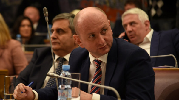 Crnogorci proteruju svakog ko se ne plaši da kaže da je Srbin; Knežević nastavlja borbu, Bojović se povukao