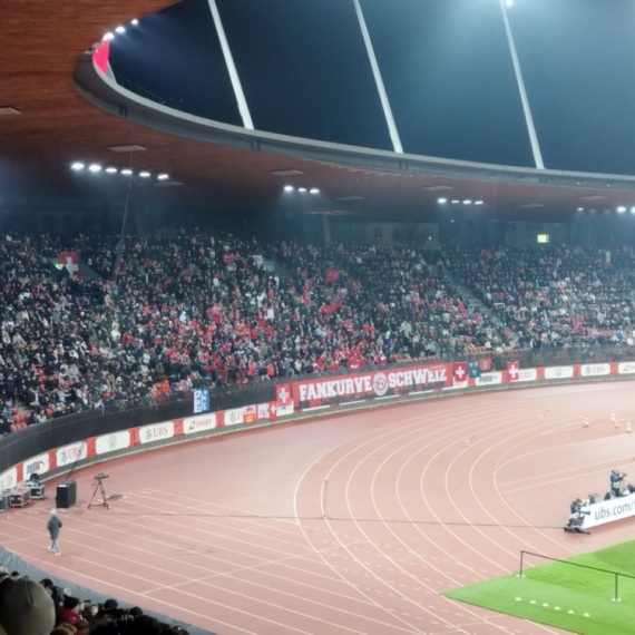 Cirihom odjekuje pesma za Džaku, Šaćirija i Srbiju VIDEO