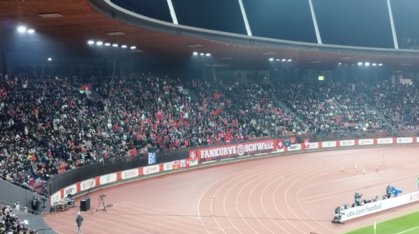 Cirihom odjekuje pesma za Džaku, Šaćirija i Srbiju VIDEO