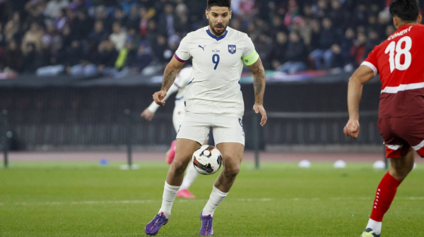 Mitrović iznudio, pa promašio penal VIDEO