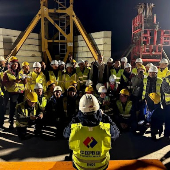 Vučić sa radnicima na gradilištu EKSPO FOTO/VIDEO