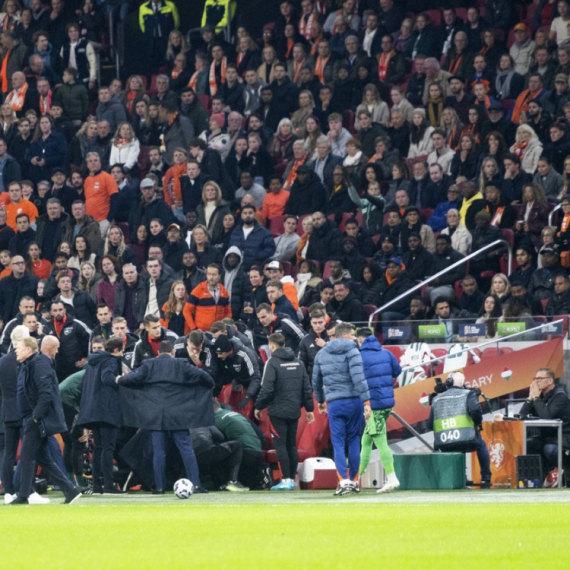 Šok u Holandiji: Utakmica bila prekinuta – Legendarni Mađar reanimiran! VIDEO/FOTO