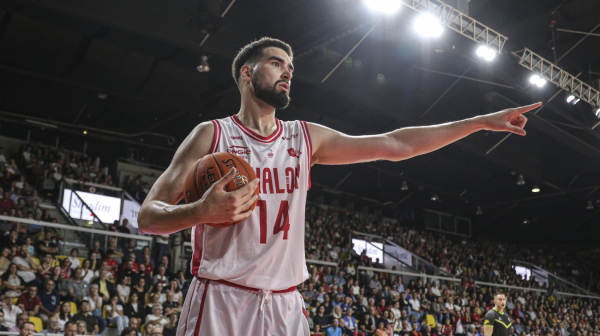 Pešić gleda – i naslađuje se