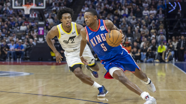 Foks ispisao istoriju Kingsa – 109 poena u dva meča; Dalasu teksaški derbi