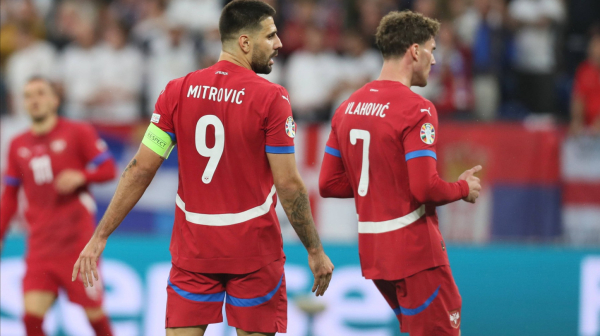 Vlahović i Mitrović među 100 najboljih fudbalera