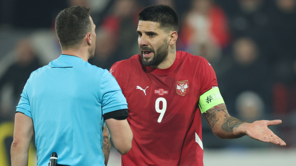 Neće, pa neće – Mitrović i Vlahović nikako da pogode VIDEO