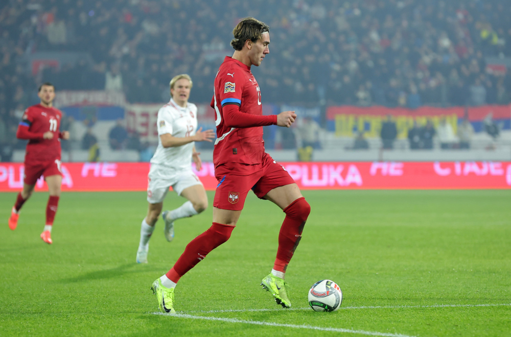 Kraj za Vlahovića – Pavlović takođe morao ranije da napusti teren VIDEO