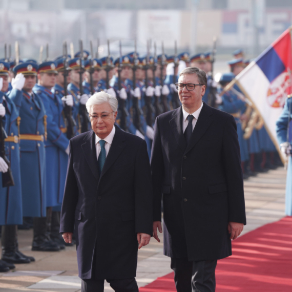 President of Kazakhstan ceremonially welcomed in front of the Palace of Serbia; Tête-à-tête meeting follows