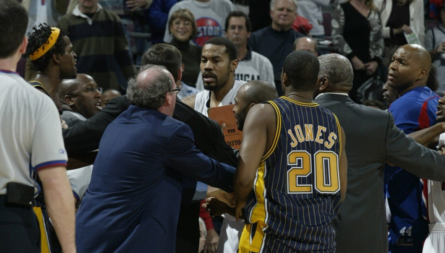 Najveći skandal u istoriji NBA lige: 20 godina od brutalne tuče VIDEO