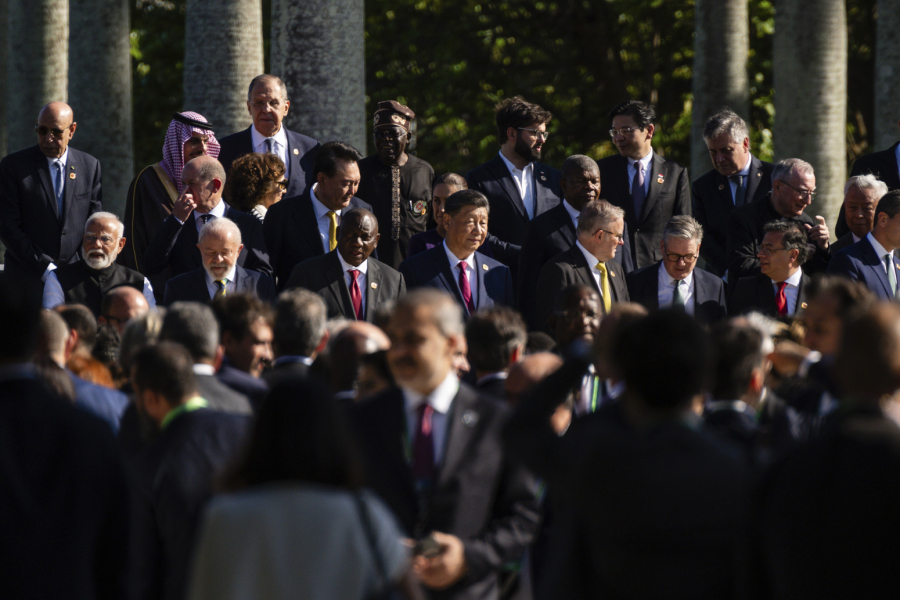 Za sve je kriva prašuma? Neko nedostaje na porodičnoj fotografiji FOTO