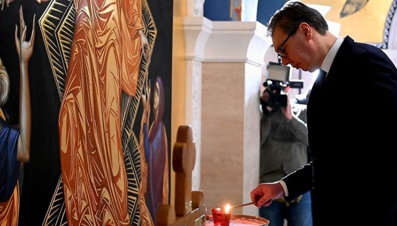 Vučić u Hramu Svetog Save na pomenu patrijarhu Irineju: Njegovu mudrost i predanost zauvek ćemo pamtiti FOTO