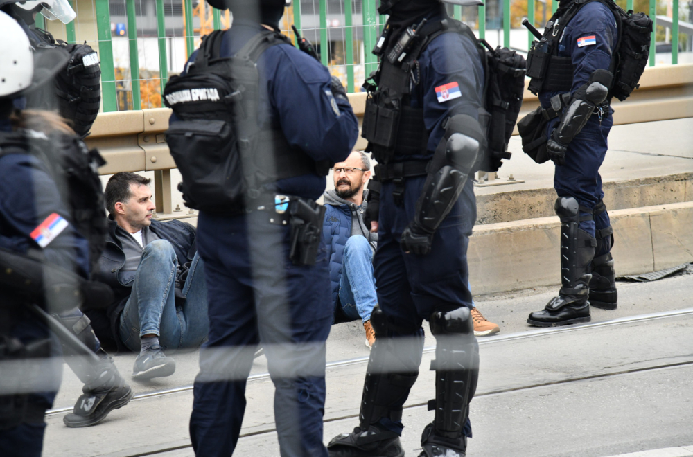 The opposition harasses citizens; Branko's Bridge blocked, Savo Manojlovic was detained