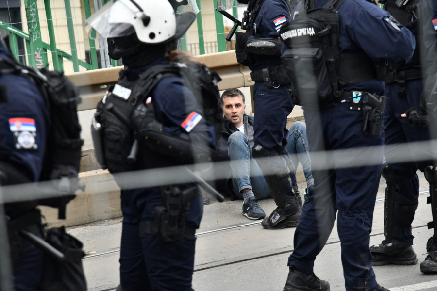 Dok se bore oko prevlasti, Manojlović se posebno istakao: Pljušte brutalne uvrede