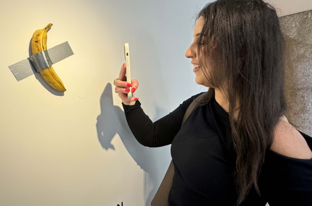 Preduzetnik pojeo bananu koju je kupio za 6,2 miliona dolara FOTO/VIDEO