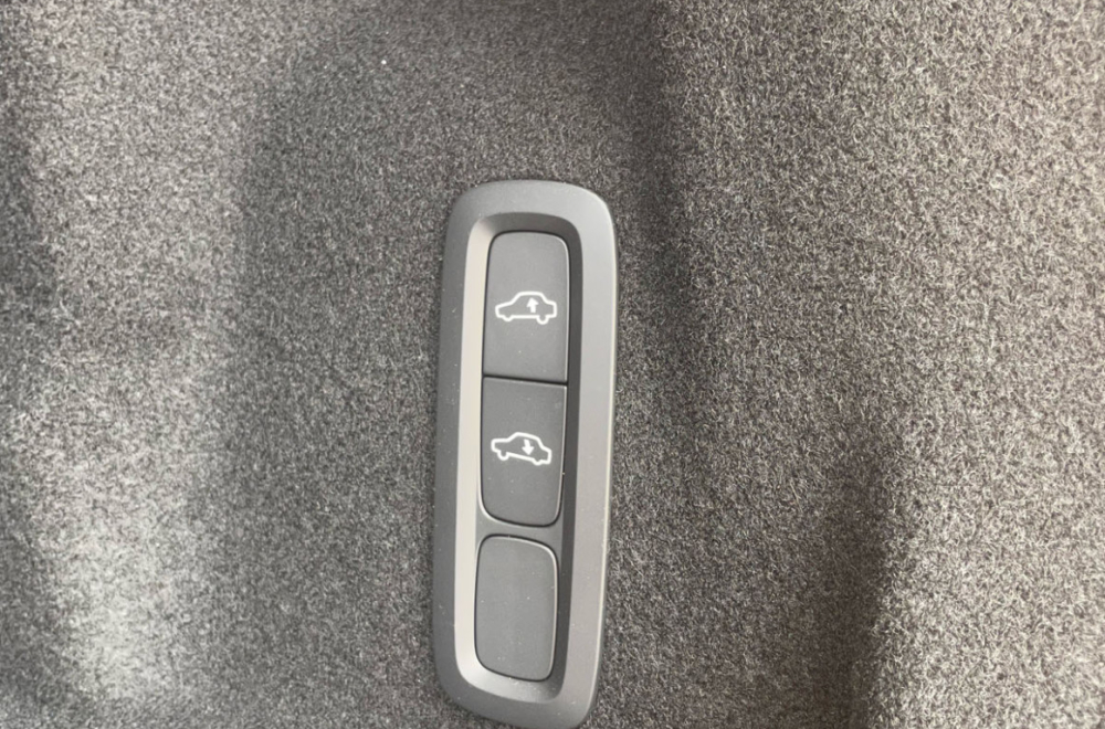 Test: Volvo XC60 Recharge – skandinavska škola FOTO