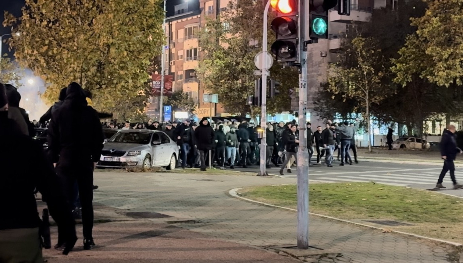 Hiljadu "crno-belih" se zaputilo ka "Areni" VIDEO