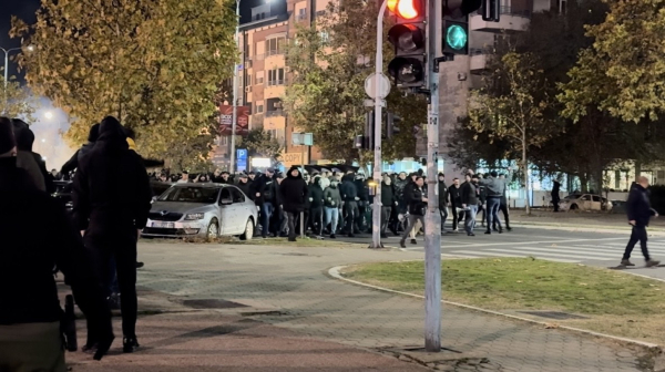 Hiljadu "crno-belih" se zaputilo ka "Areni" VIDEO