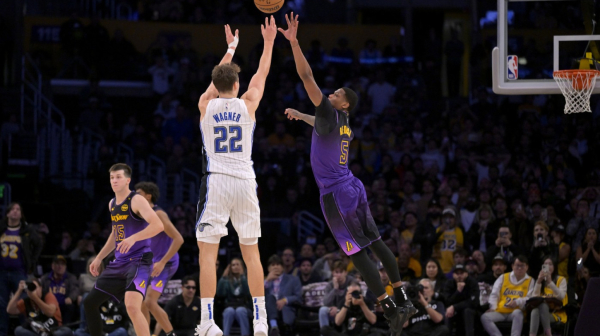 Vagner "poništio" Lebrona i Dejvisa – trojka za pobedu! VIDEO