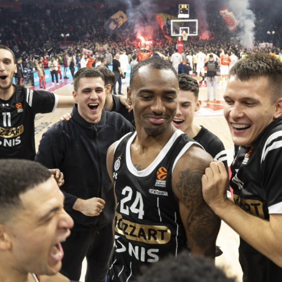 Rastali se Ajzea Majk i Partizan!