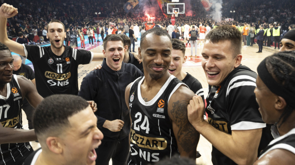 Rastali se Ajzea Majk i Partizan!