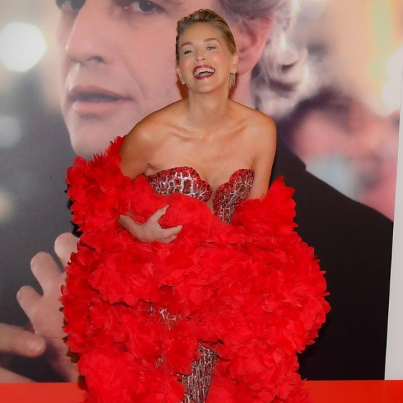 Mlađi dečko ju je ostavio zbog toga: Šeron Stoun nakon jezivog iskustva prestala da koristi botoks