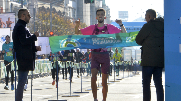 Bibić odbranio titulu na Beogradskom polumaratonu FOTO