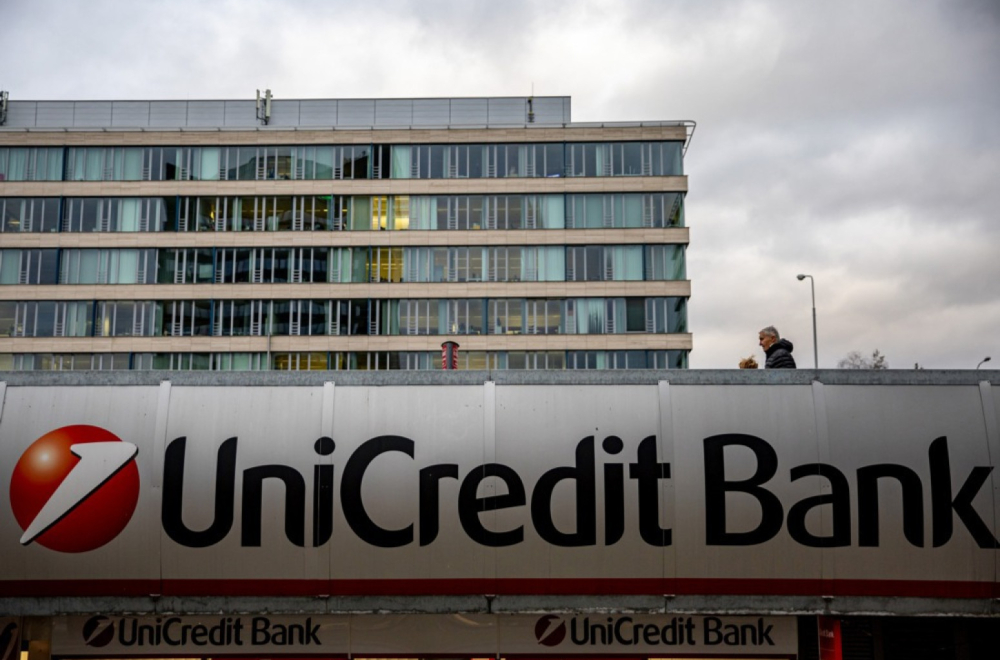 Jedna od najvećih banaka koja posluje i u Srbiji preuzima rivala?