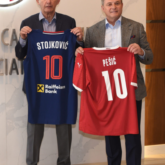 Piksi pisao Kariju: "Poštovani kolega Pešiću..."