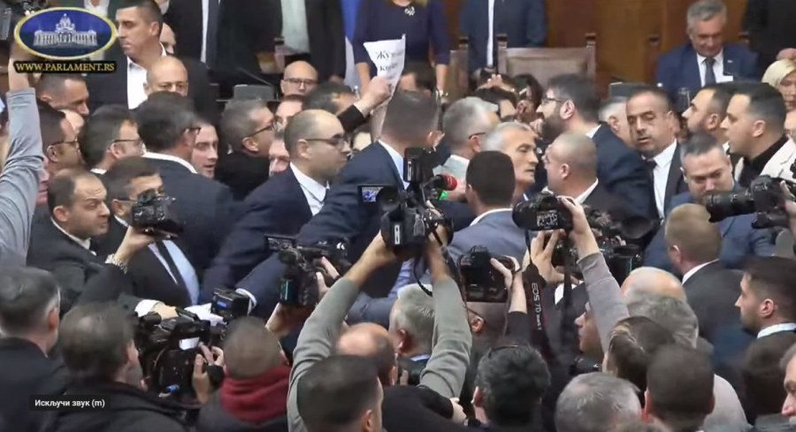 Ideolog opozicije zahteva blokadu cele Srbije; Poziva na generalni štrajk: Prestanimo da radimo VIDEO