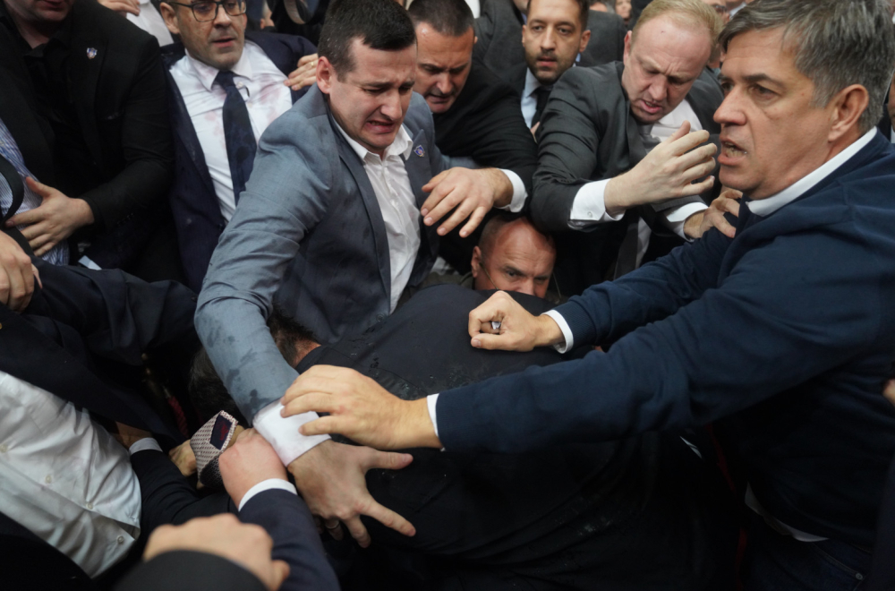 Opozicija nastavila da pravi haos; Brnabić zaključila raspravu: Nećete nas pobediti FOTO/VIDEO