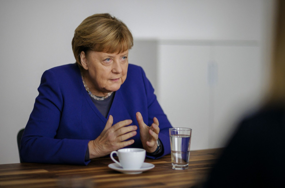 Angela Merkel jasna: "Ne odstupam od svojih odluka"