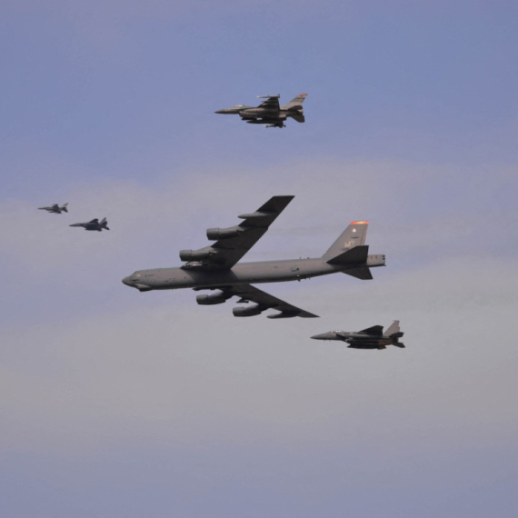 Amerika poslala dva bombardera B-52H tik pored Rusije; Poslednja opomena?